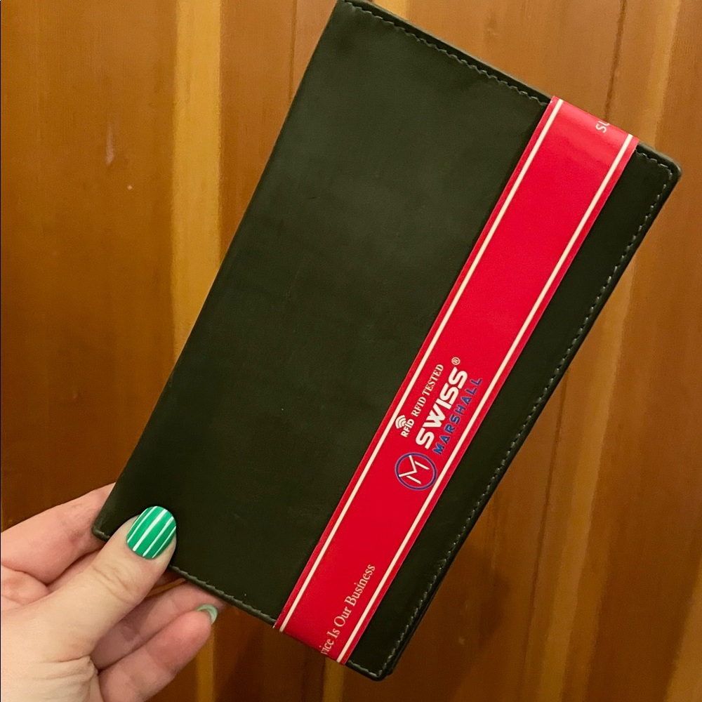 Swiss Marshall RFID Leather Dark Green Bifold Unisex Wallet